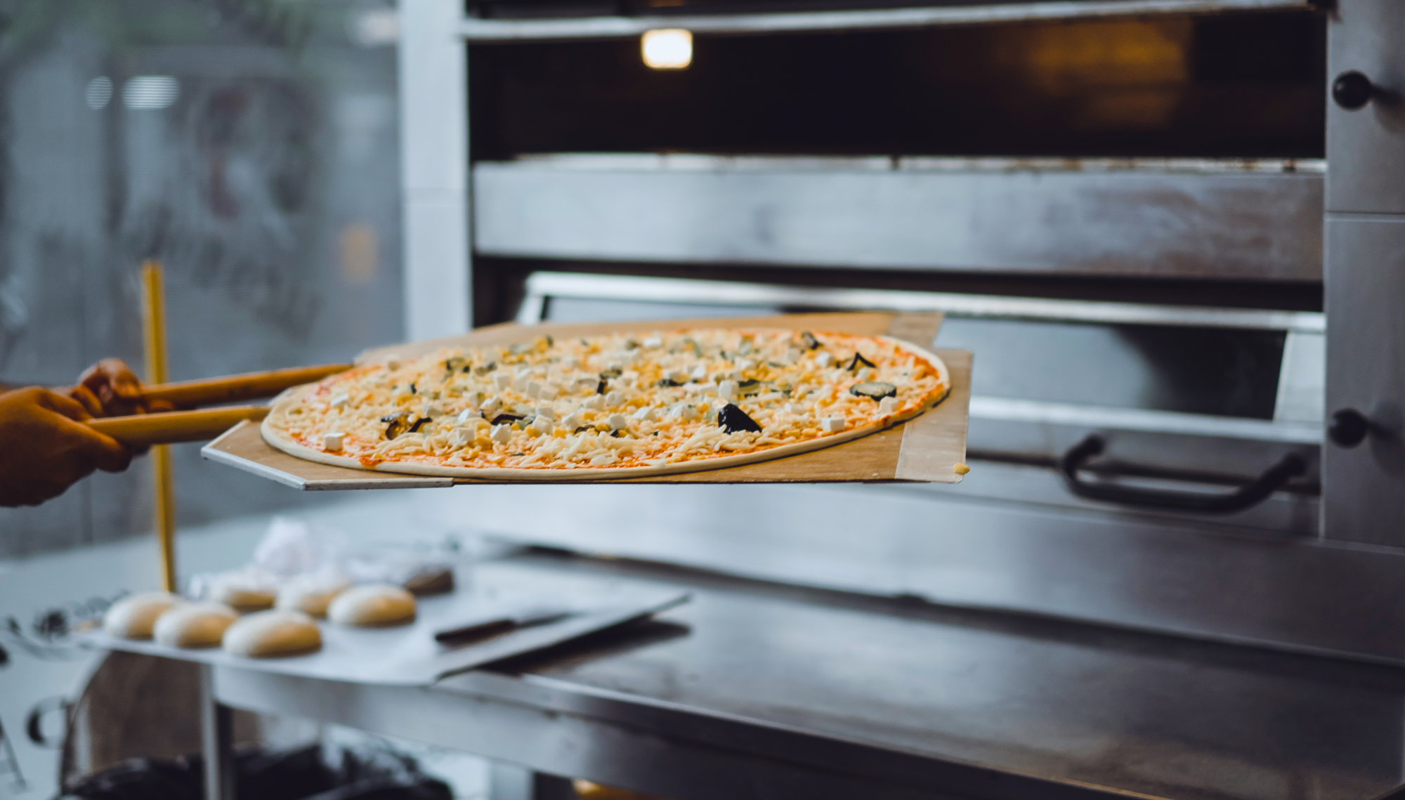 Selectarea și livrarea echipamentelor profesionale pentru bucătărie