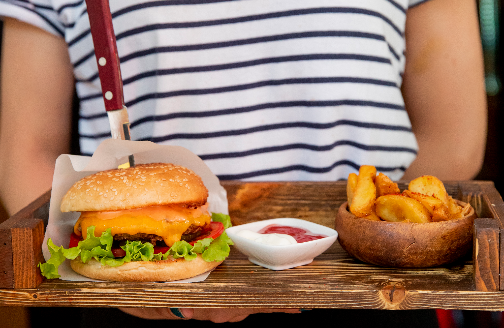 Echiparea magazinului alimentar cu echipamente